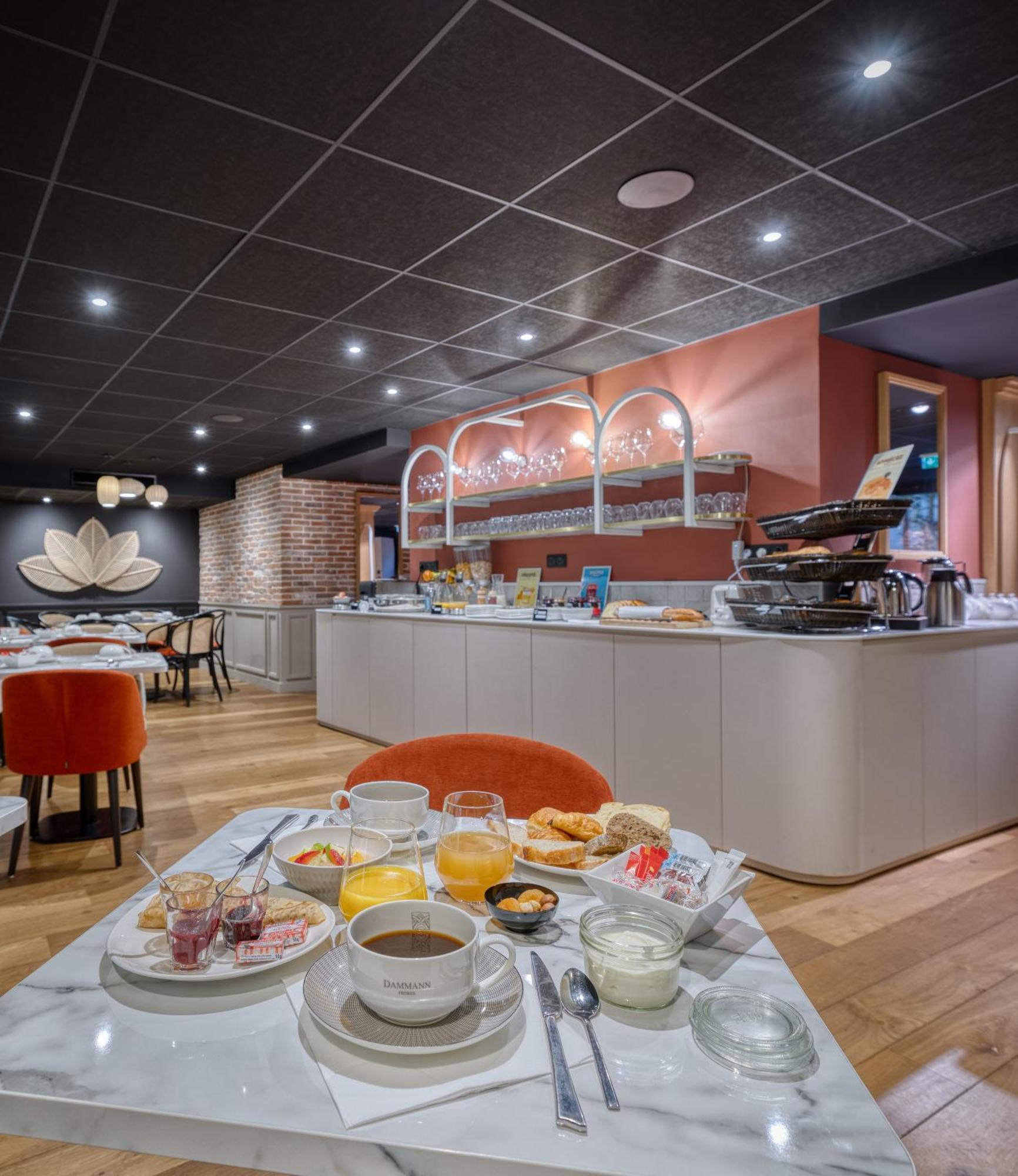 Brit Hotel Les Voyageurs Loudéac Kültér fotó