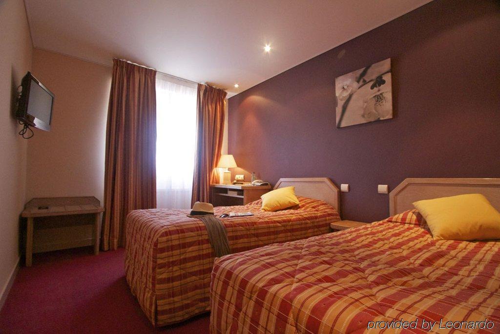 Brit Hotel Les Voyageurs Loudéac Szoba fotó