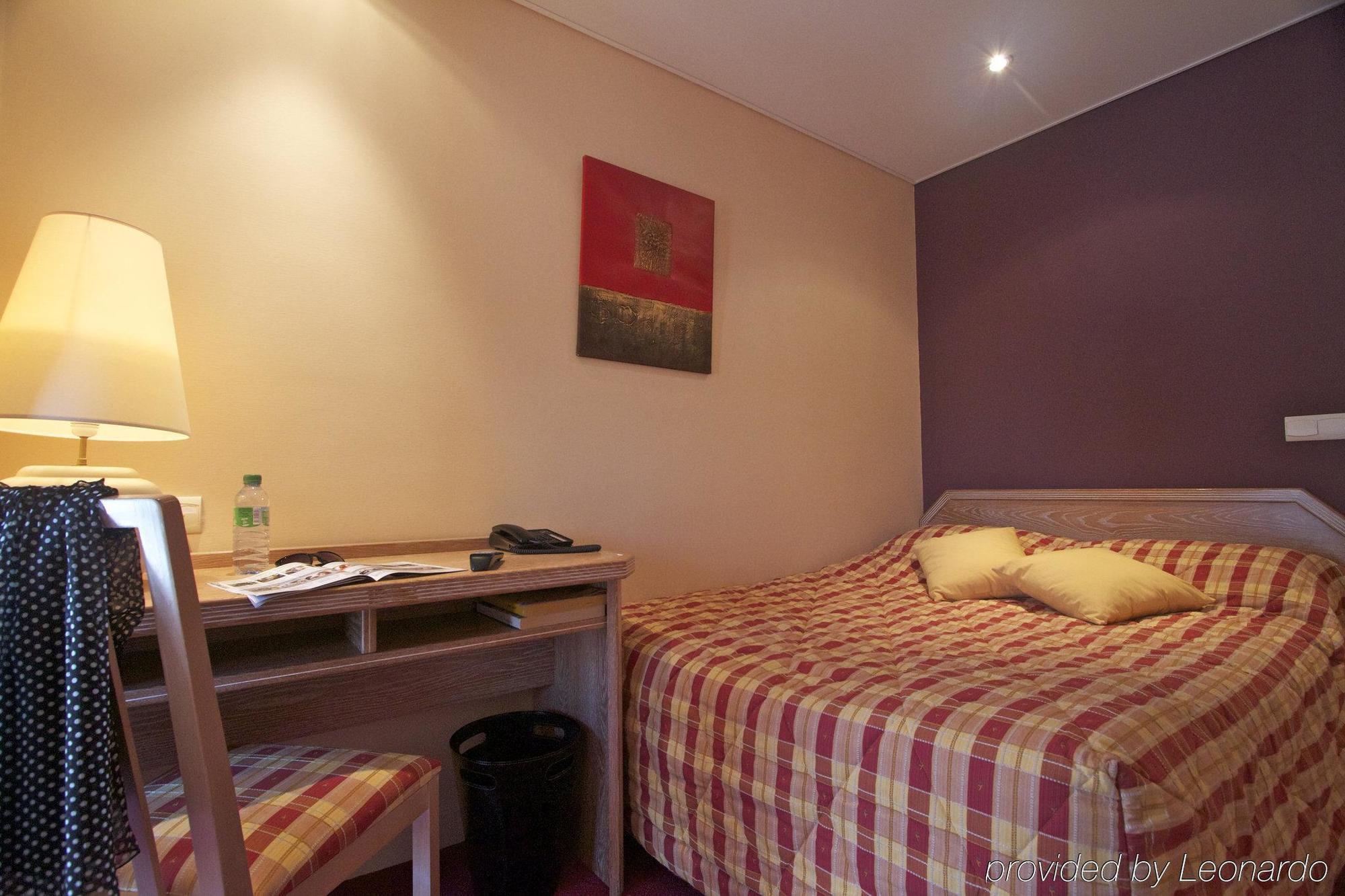 Brit Hotel Les Voyageurs Loudéac Szoba fotó