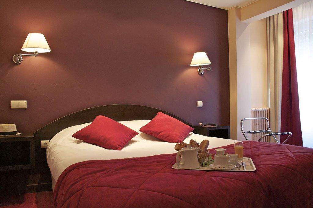 Brit Hotel Les Voyageurs Loudéac Kültér fotó