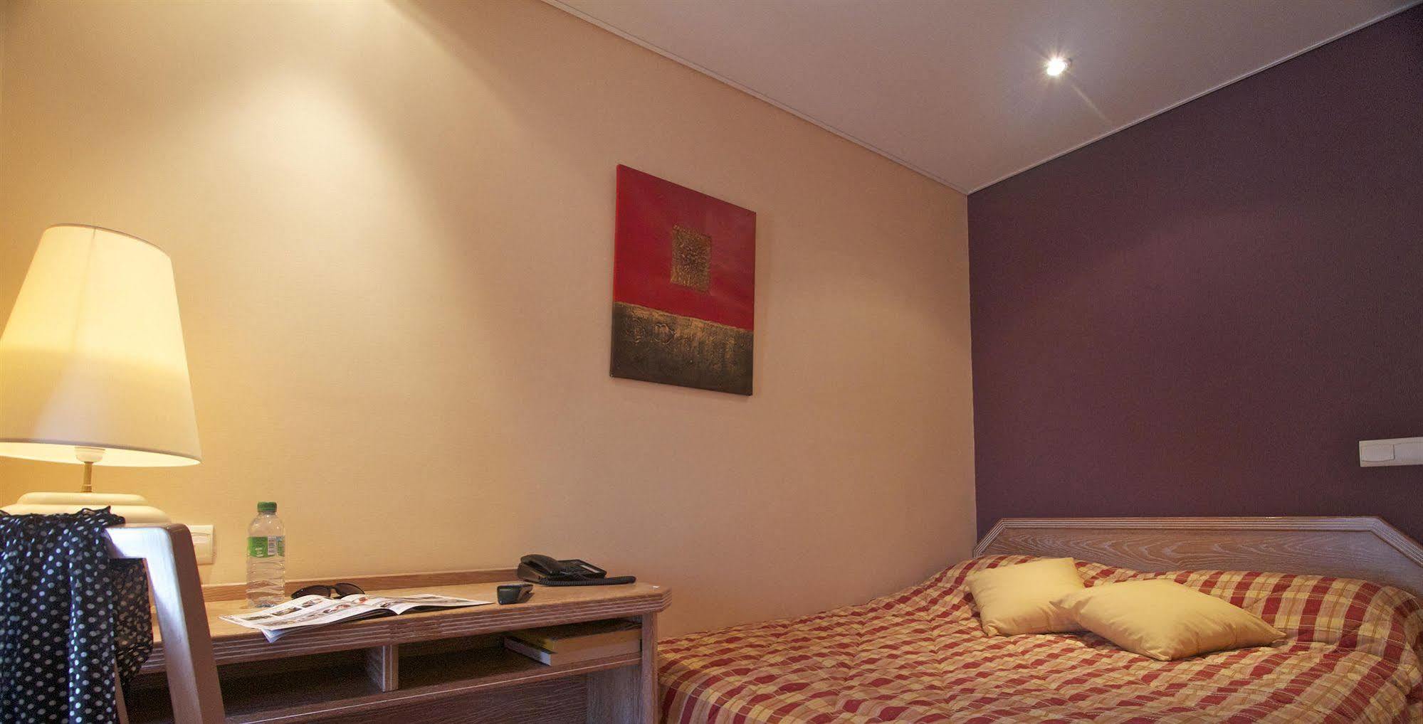 Brit Hotel Les Voyageurs Loudéac Kültér fotó